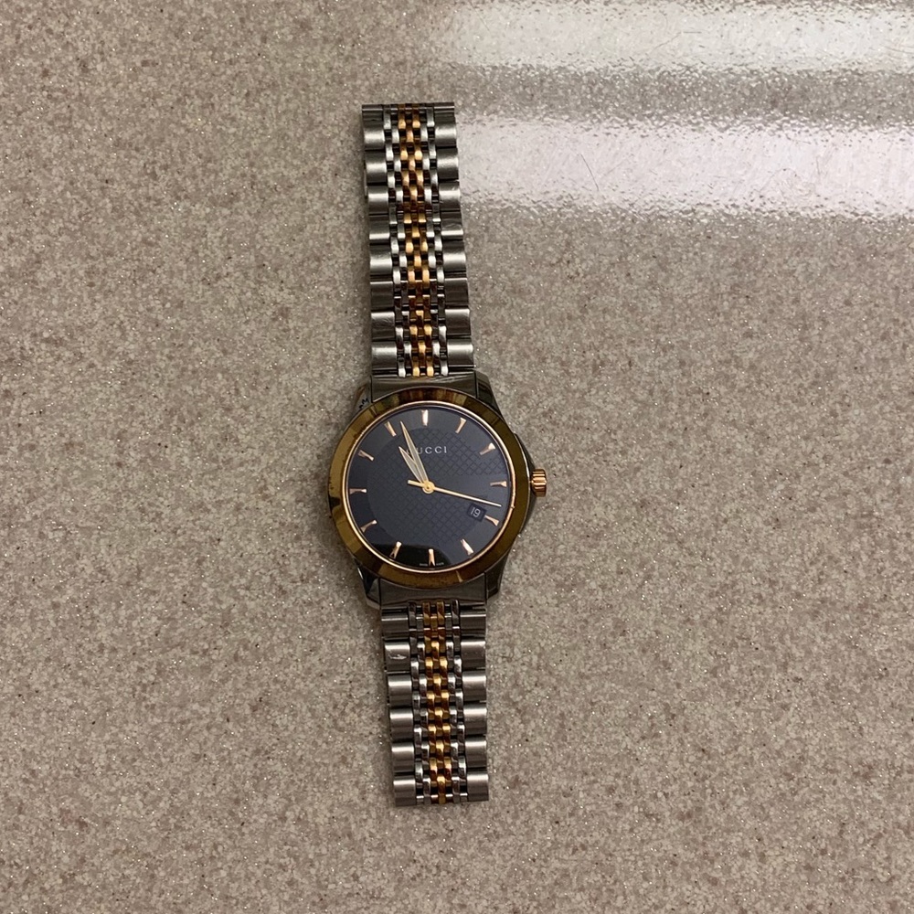 Men’s Gucci watch